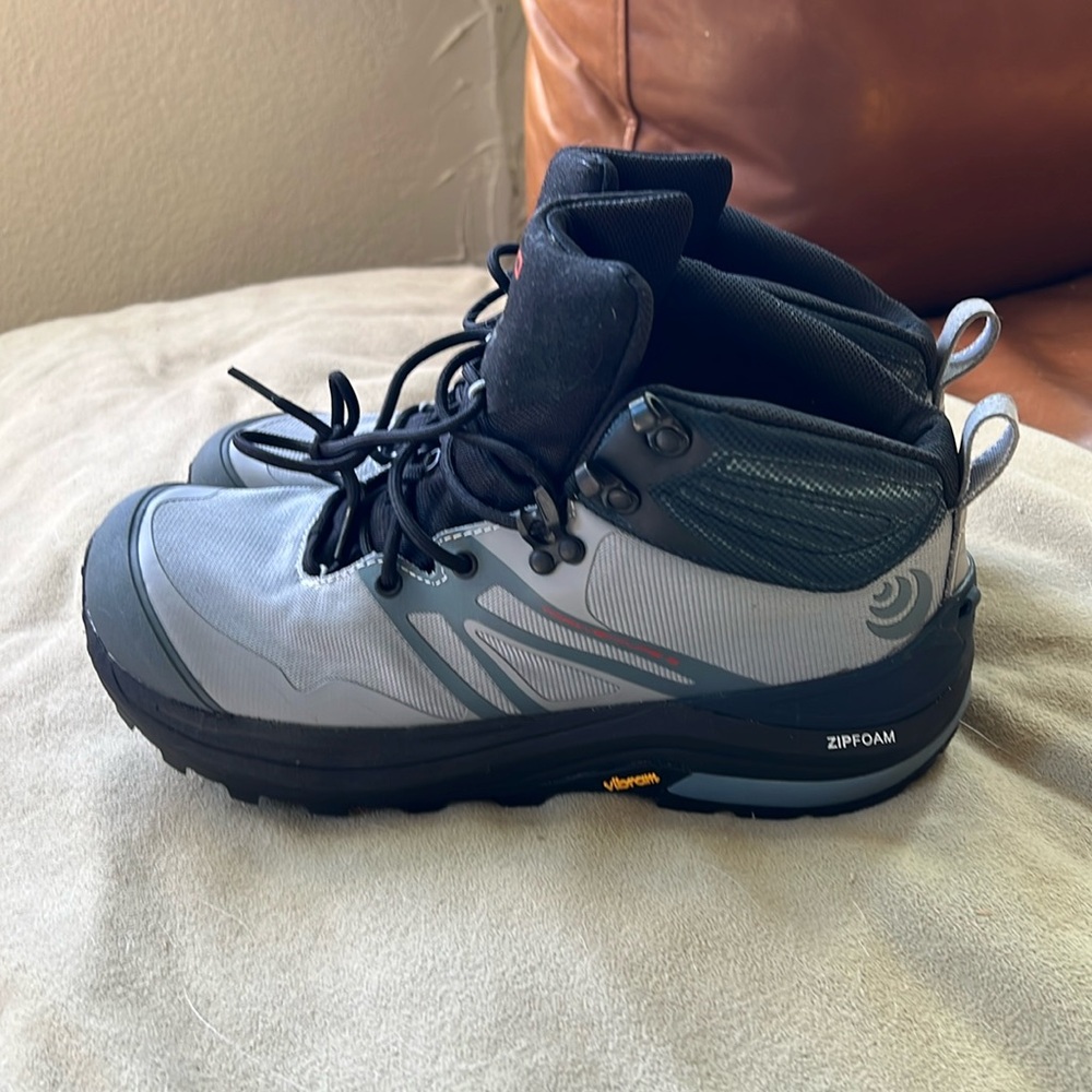 Topo trail venture 2 stone/navy